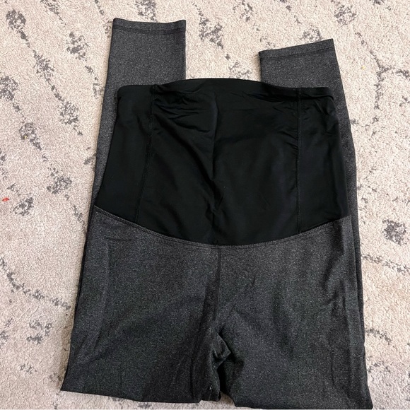 Ingrid & Isabel Maternity leggings Size Small Grey - Picture 4 of 5